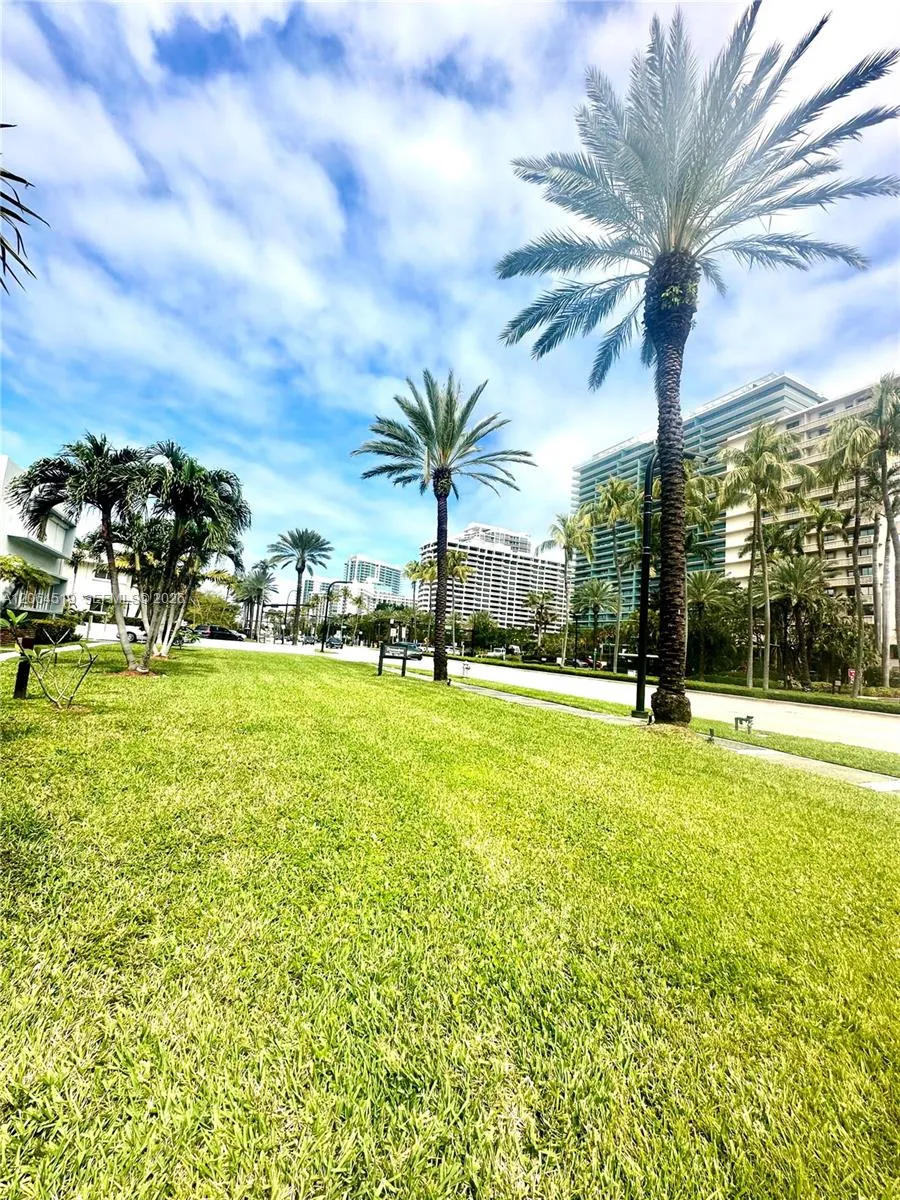 10178 Collins Ave #205 Bal Harbour, FL 33154