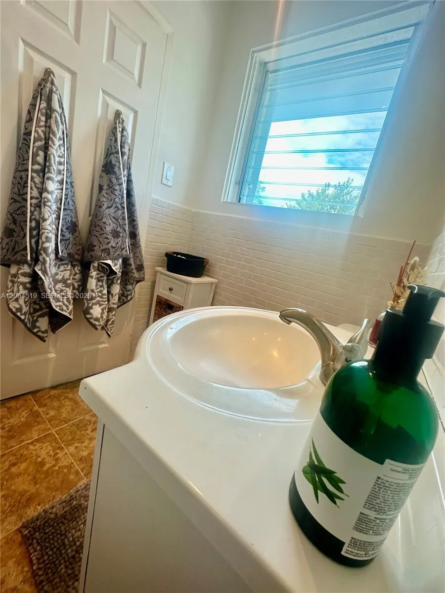 10178 Collins Ave #205 Bal Harbour, FL 33154