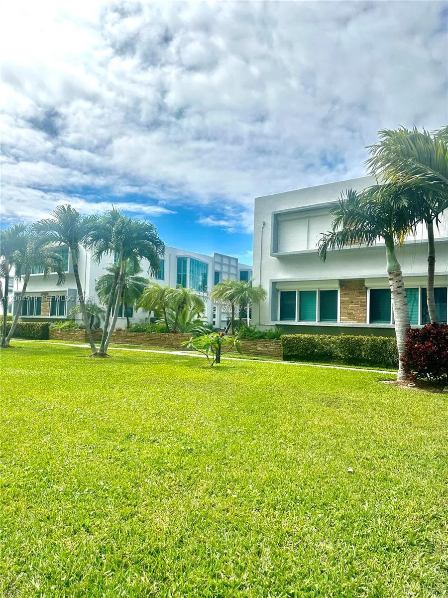 10178 Collins Ave #205 Bal Harbour, FL 33154