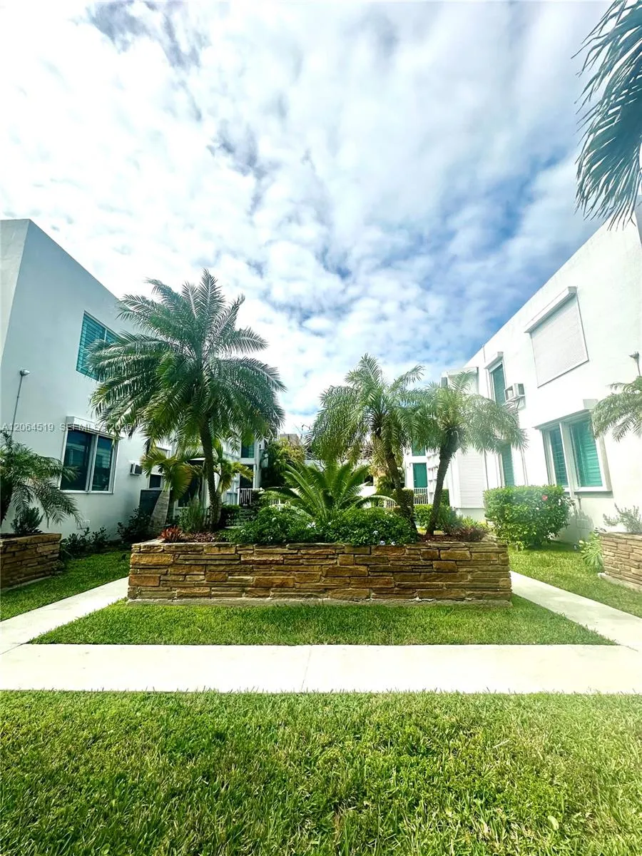 10178 Collins Ave #205 Bal Harbour, FL 33154