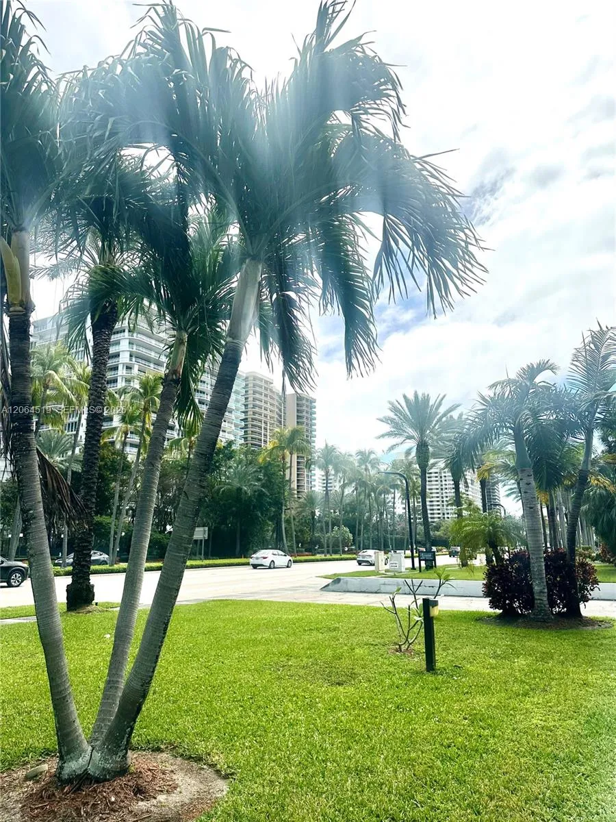 10178 Collins Ave #205 Bal Harbour, FL 33154