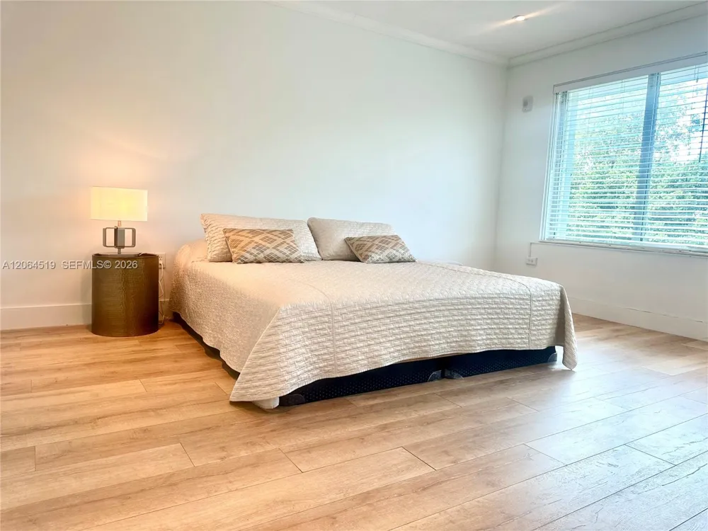 10178 Collins Ave #205 Bal Harbour, FL 33154