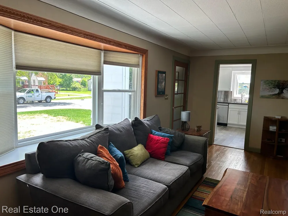 2075 Deering Street Garden City City, MI 48135