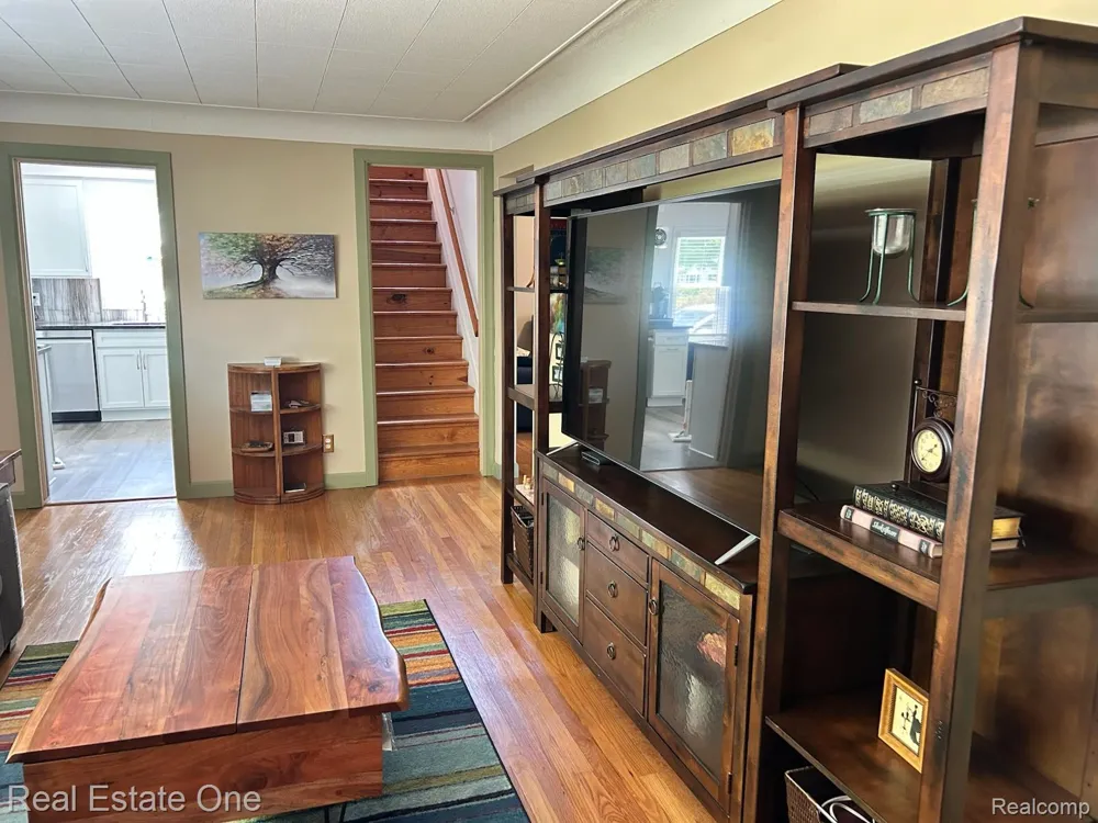 2075 Deering Street Garden City City, MI 48135