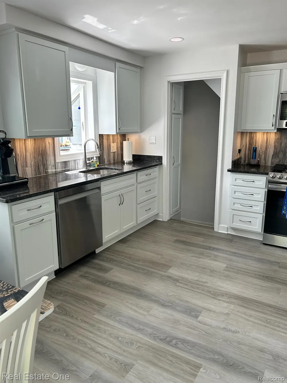 2075 Deering Street Garden City City, MI 48135