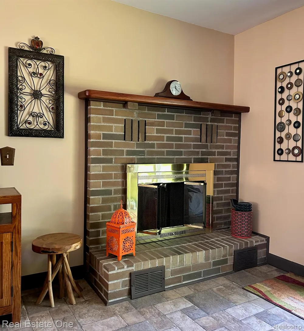 2075 Deering Street Garden City City, MI 48135