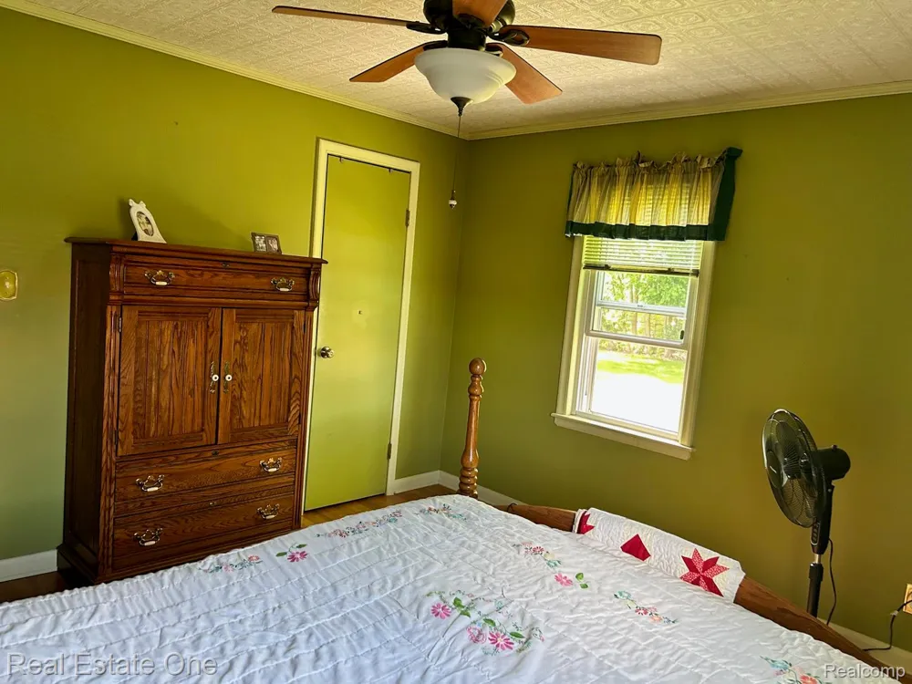 2075 Deering Street Garden City City, MI 48135