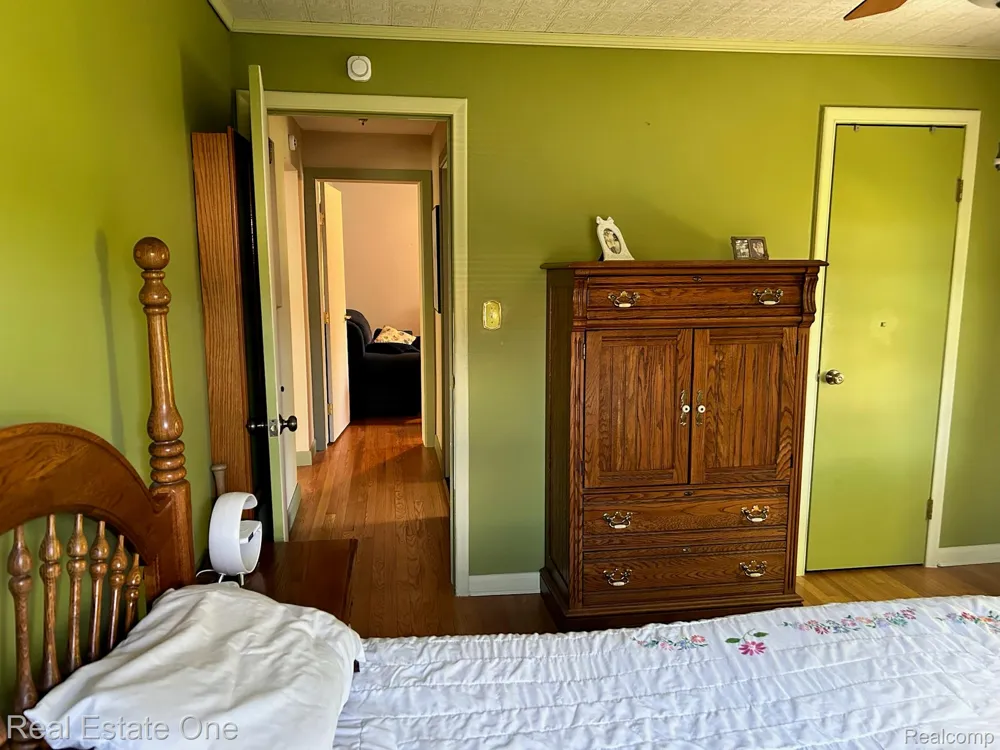 2075 Deering Street Garden City City, MI 48135