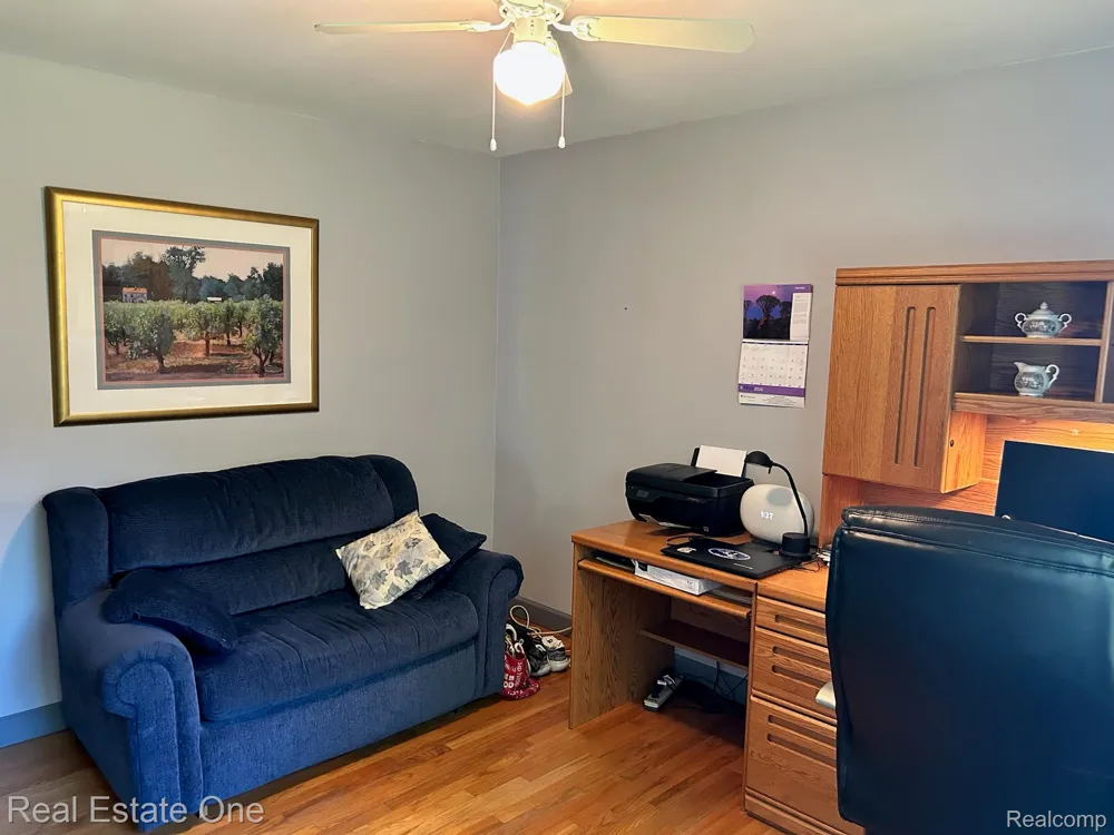 2075 Deering Street Garden City City, MI 48135