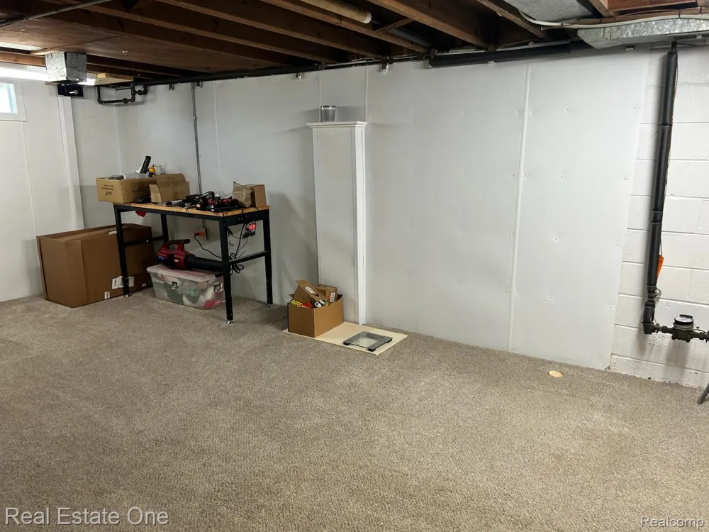 2075 Deering Street Garden City City, MI 48135