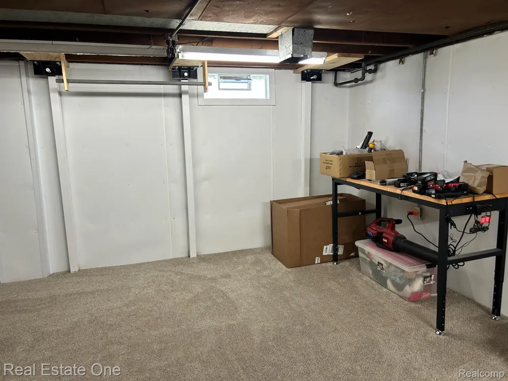 2075 Deering Street Garden City City, MI 48135