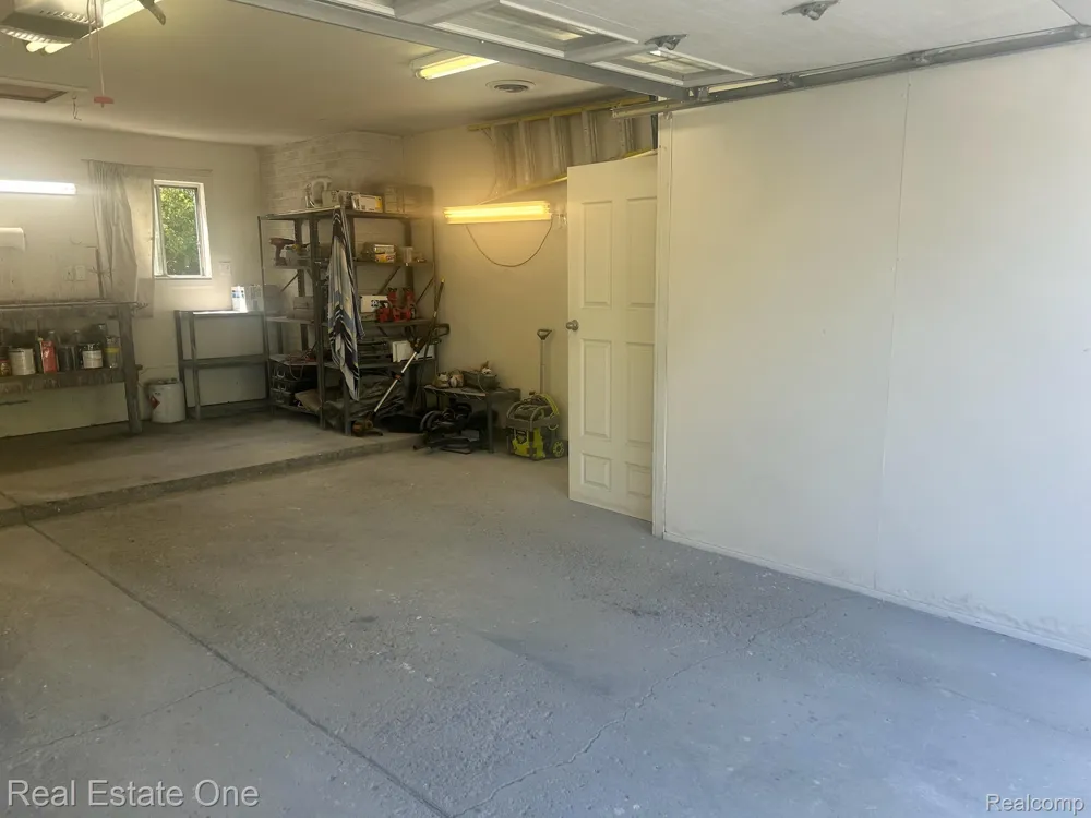 2075 Deering Street Garden City City, MI 48135