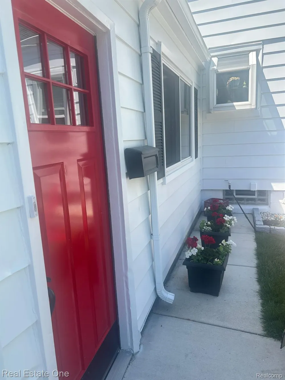 2075 Deering Street Garden City City, MI 48135
