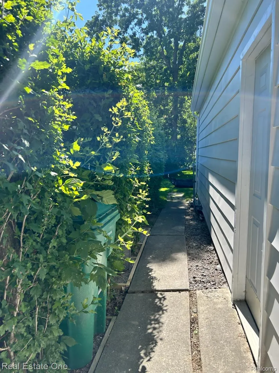 2075 Deering Street Garden City City, MI 48135