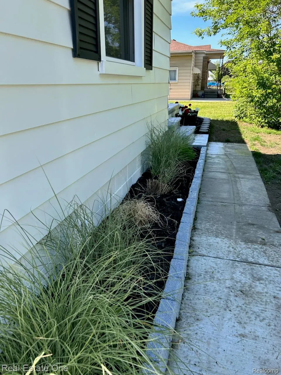 2075 Deering Street Garden City City, MI 48135