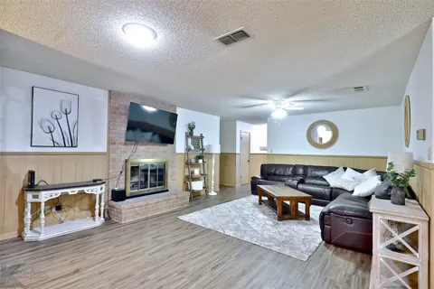 2810 Arrowhead Drive