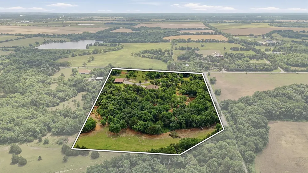 1011 Red Road Howe, TX 75459