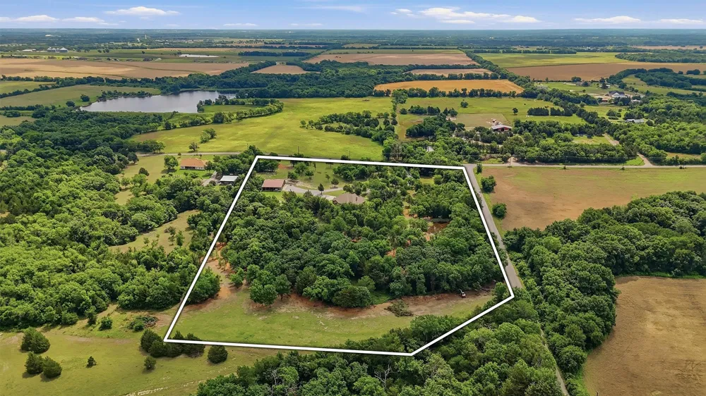 1011 Red Road Howe, TX 75459