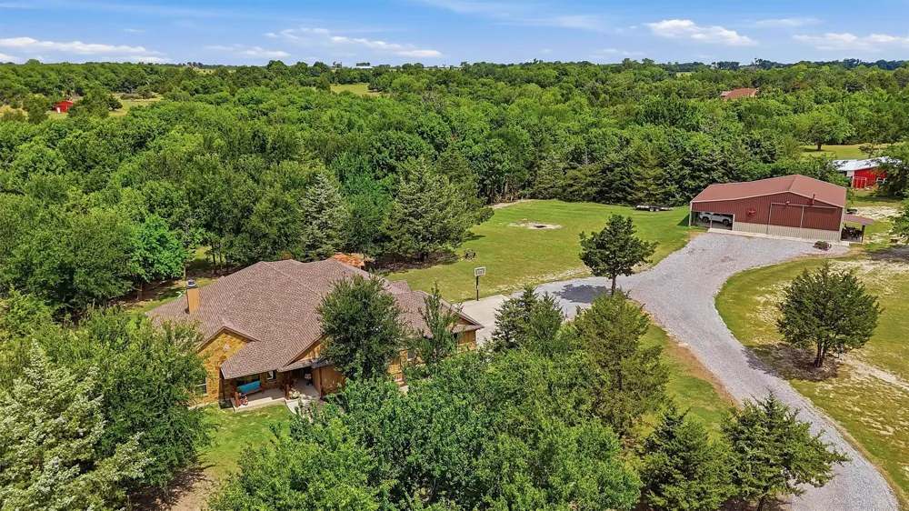 1011 Red Road Howe, TX 75459