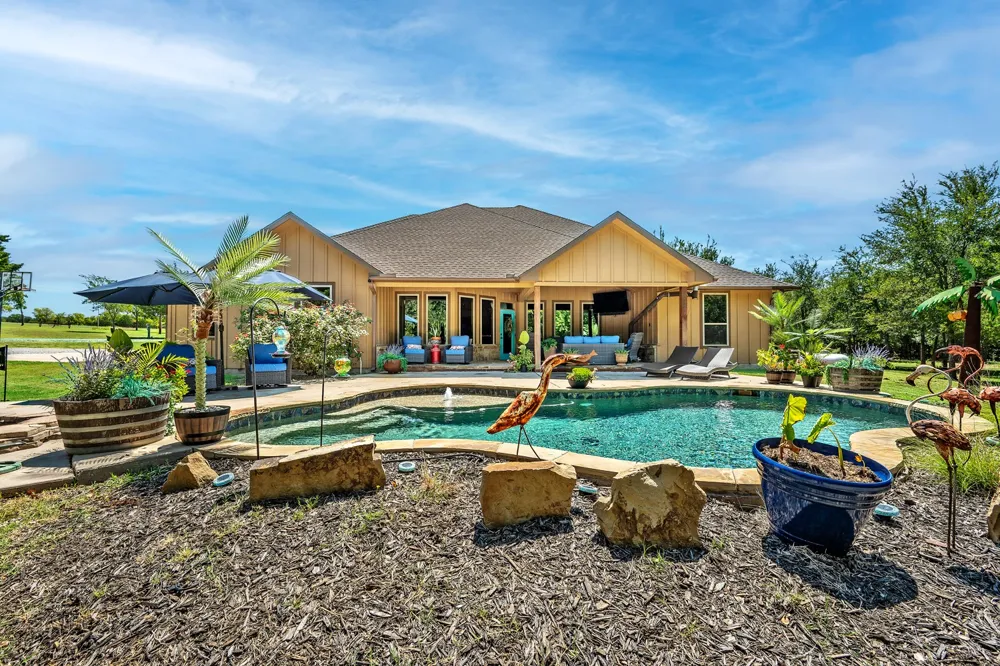 1011 Red Road Howe, TX 75459
