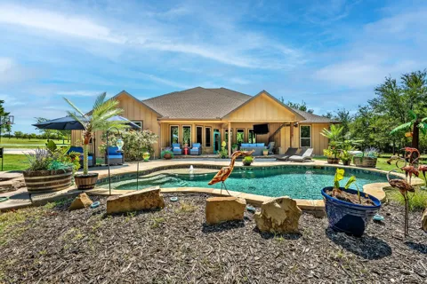 1011 Red Road