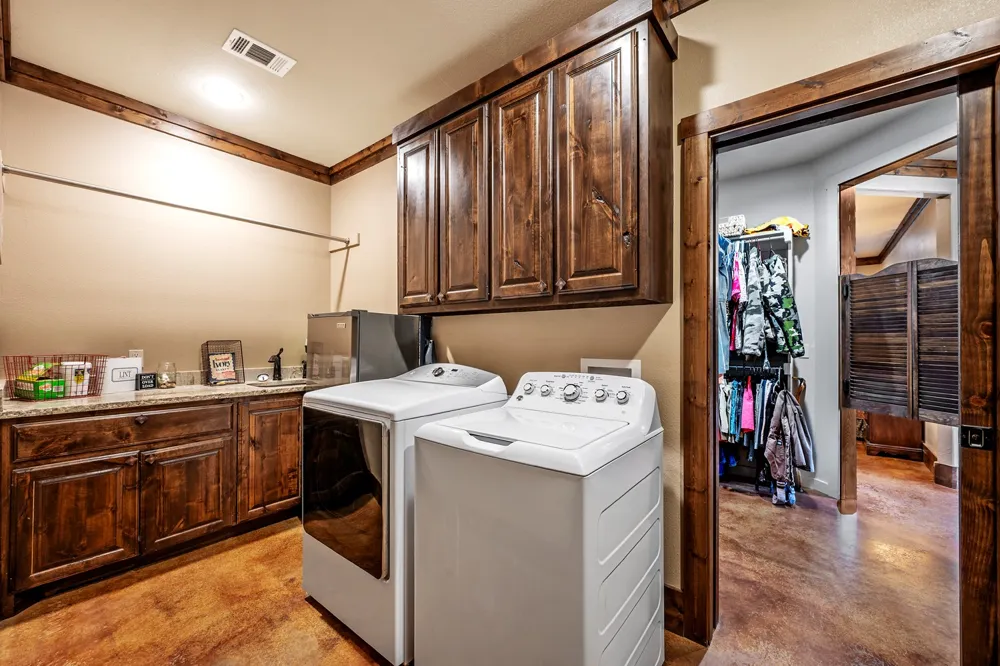 1011 Red Road Howe, TX 75459