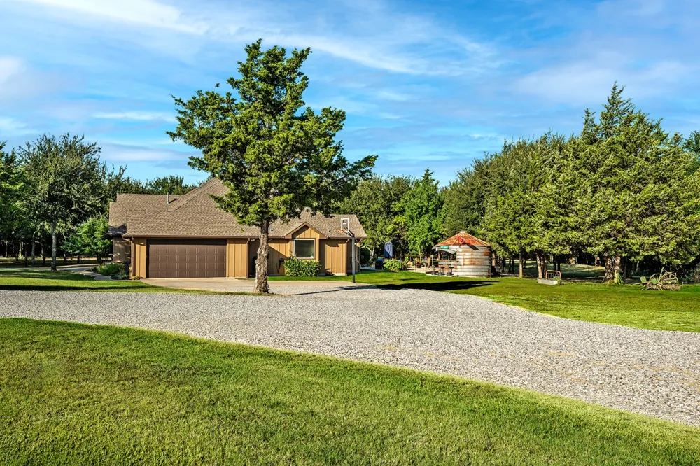 1011 Red Road Howe, TX 75459