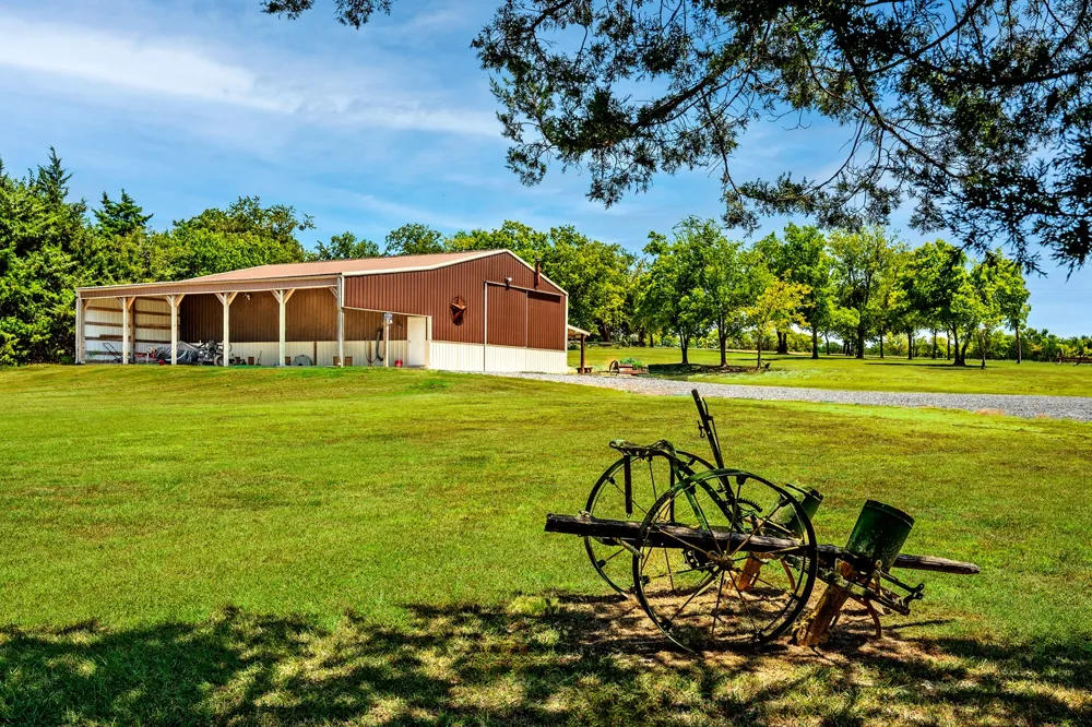 1011 Red Road Howe, TX 75459