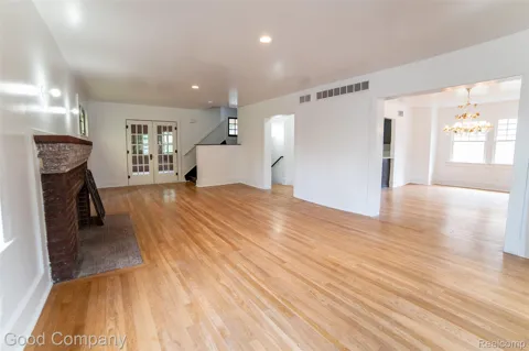 815 W 4th Street