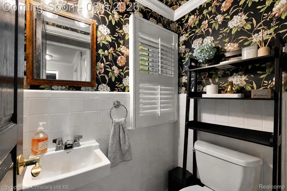 162 Fisher Road Grosse Pointe Farms City, MI 48230