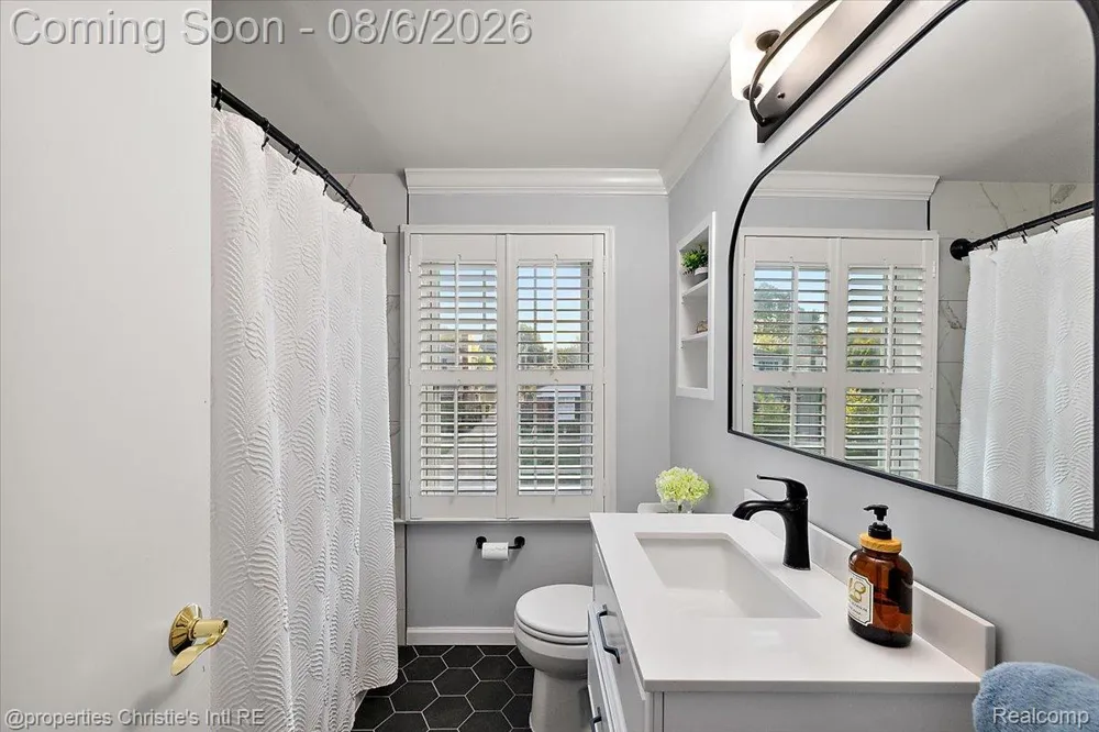 162 Fisher Road Grosse Pointe Farms City, MI 48230