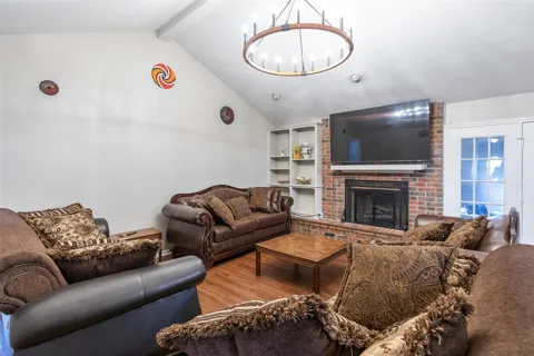 857 Chaucer Drive