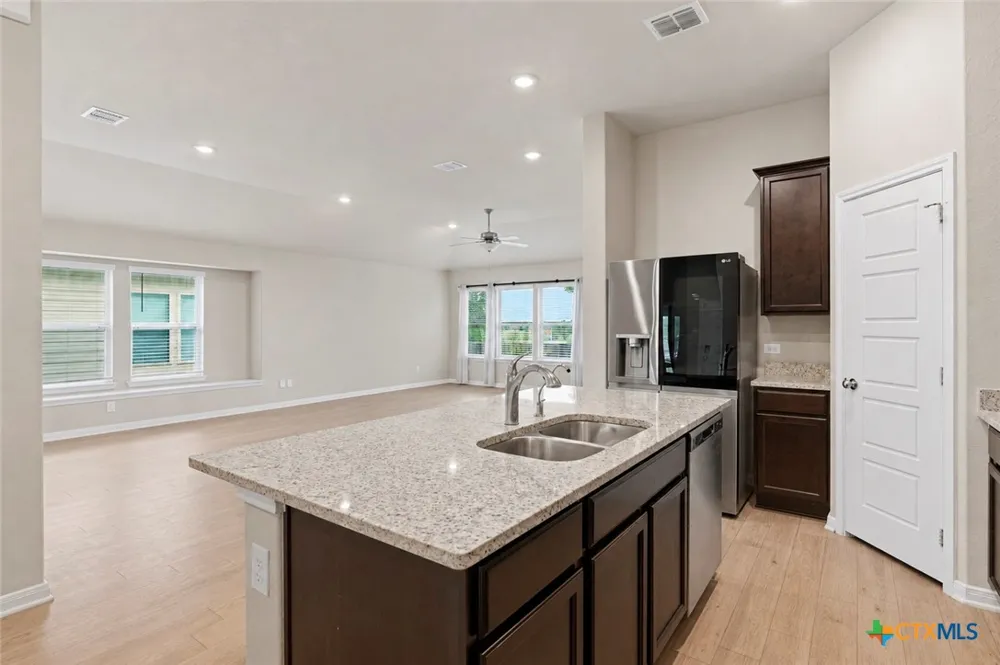 2905 Greenbriar Seguin, TX 78155