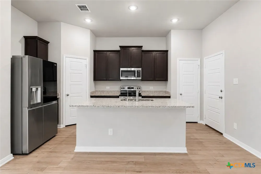 2905 Greenbriar Seguin, TX 78155