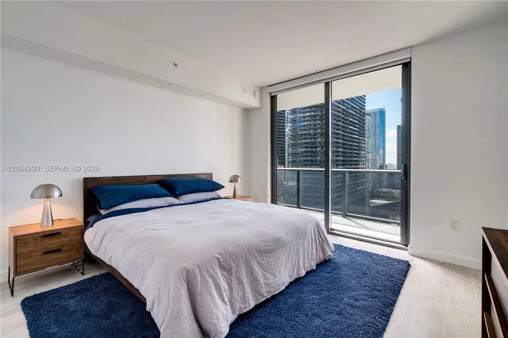 45 SW 9th St #2306 Miami, FL 33130