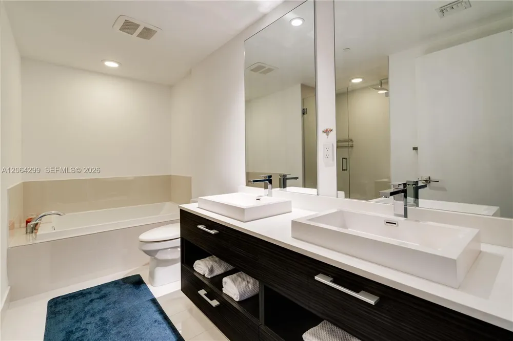 45 SW 9th St #2306 Miami, FL 33130