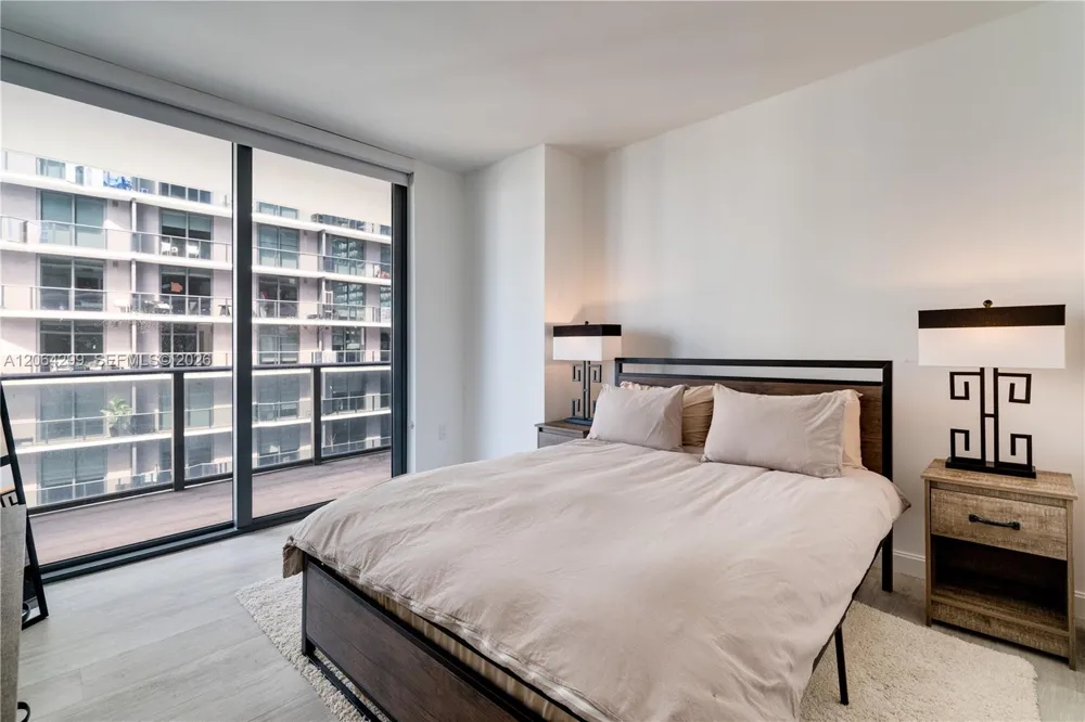 45 SW 9th St #2306 Miami, FL 33130