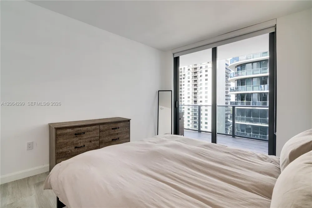 45 SW 9th St #2306 Miami, FL 33130