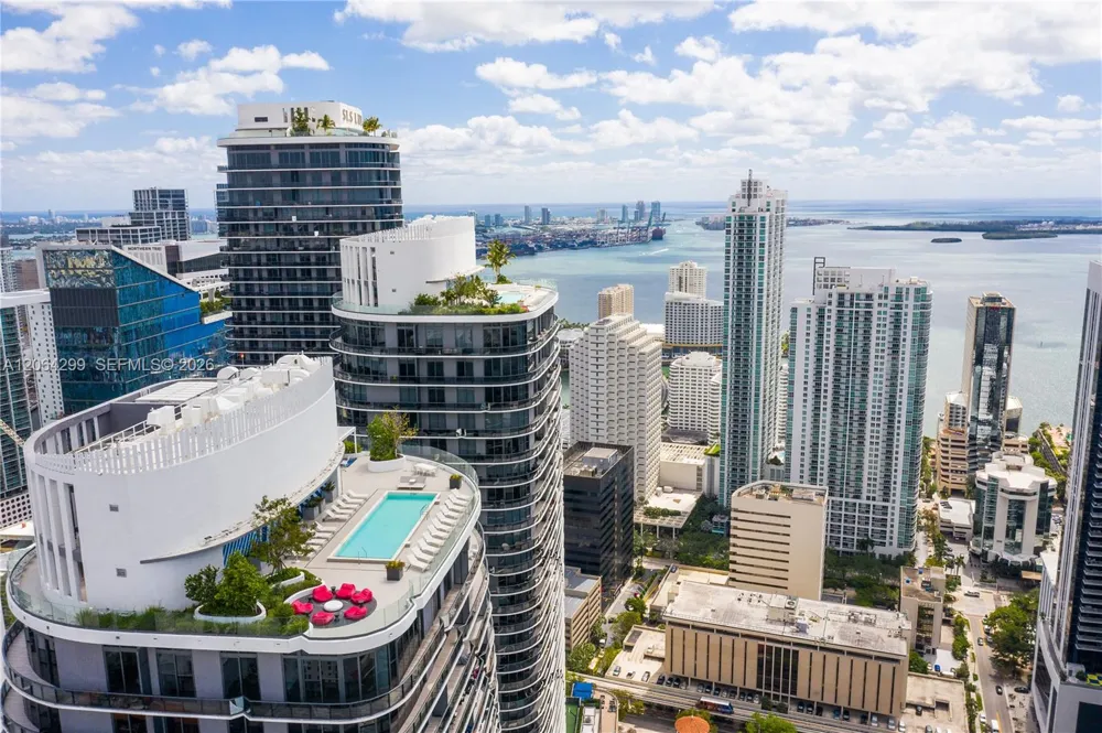 45 SW 9th St #2306 Miami, FL 33130