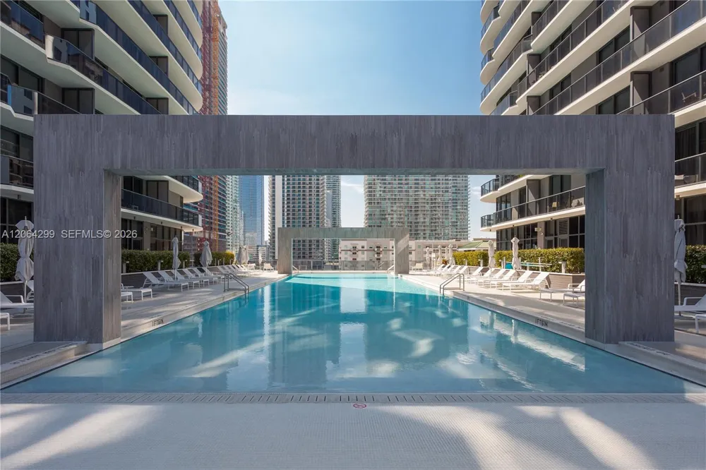 45 SW 9th St #2306 Miami, FL 33130