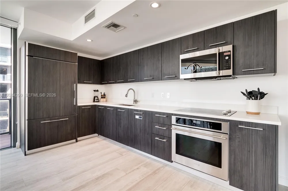 45 SW 9th St #2306 Miami, FL 33130