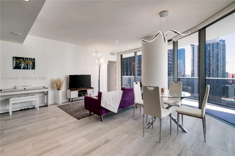45 SW 9th St #2306 Miami, FL 33130