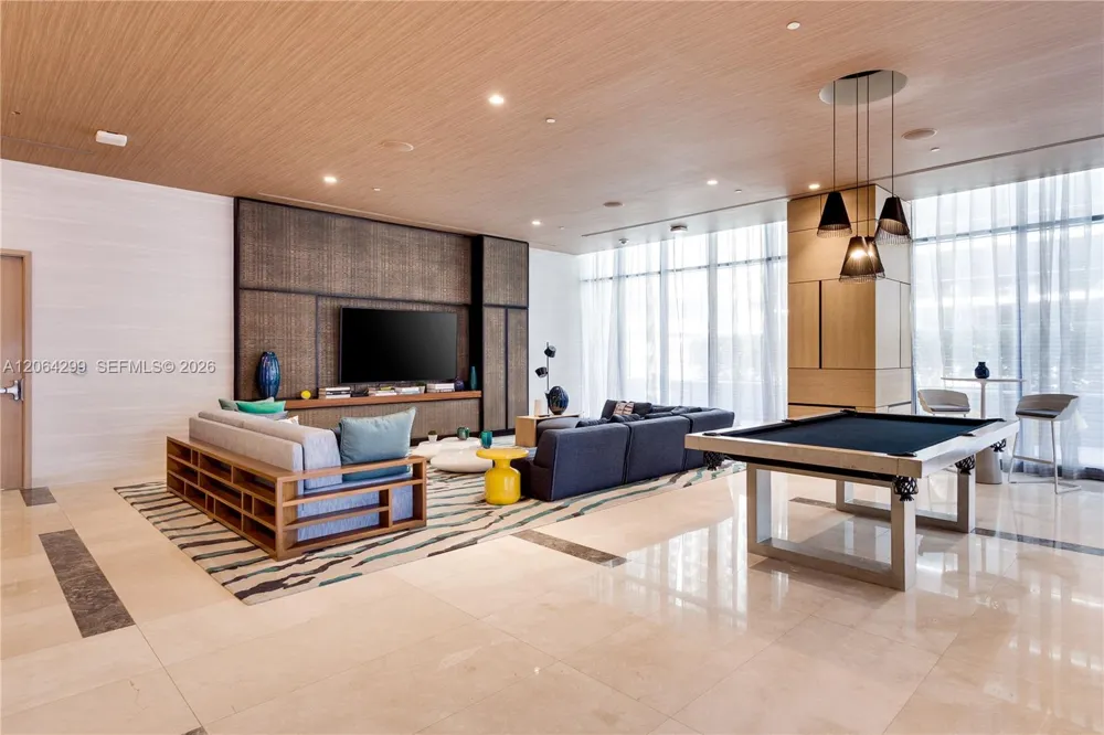 45 SW 9th St #2306 Miami, FL 33130