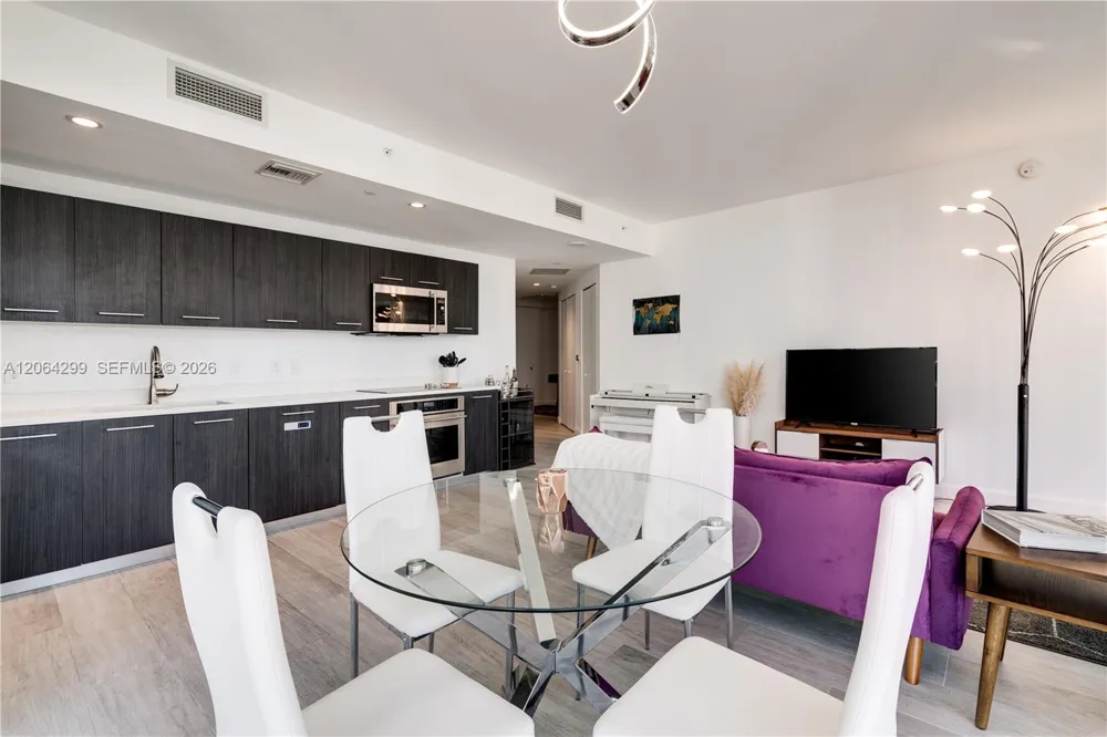 45 SW 9th St #2306 Miami, FL 33130