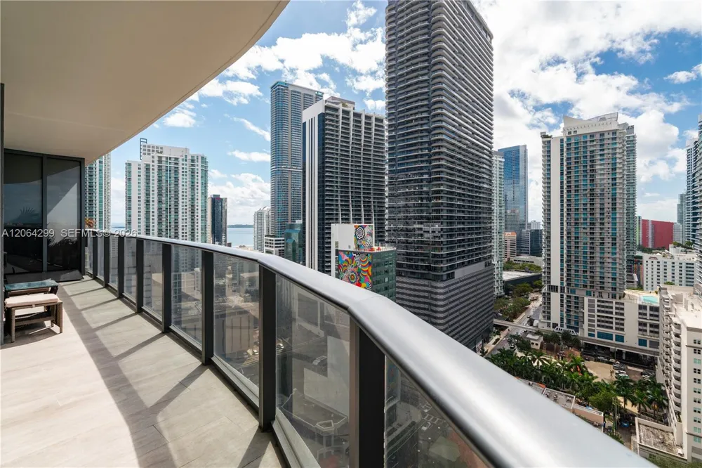 45 SW 9th St #2306 Miami, FL 33130