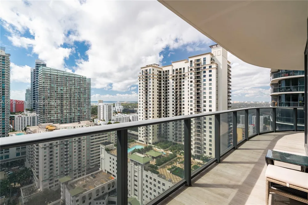 45 SW 9th St #2306 Miami, FL 33130