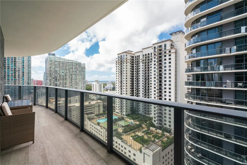 45 SW 9th St #2306 Miami, FL 33130