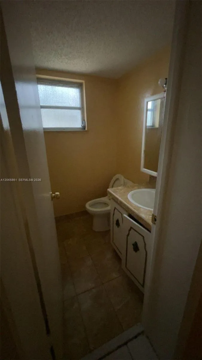 3777 NW 78th Ave #10G Davie, FL 33024
