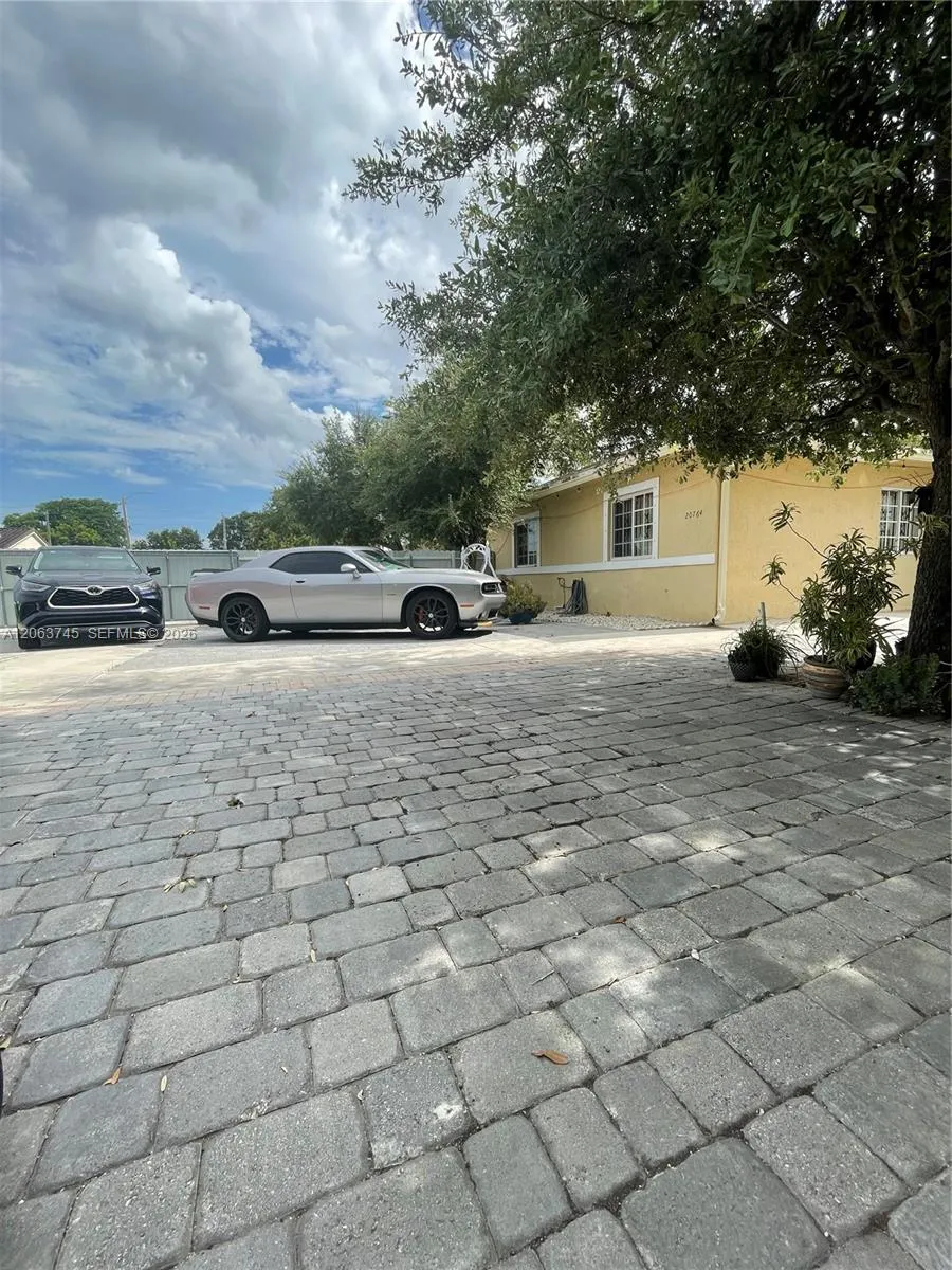 20764 NW 31st Ave Miami Gardens, FL 33056