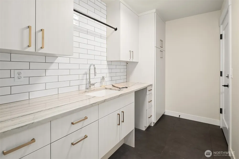 8902 196th Street SW Edmonds, WA 98026